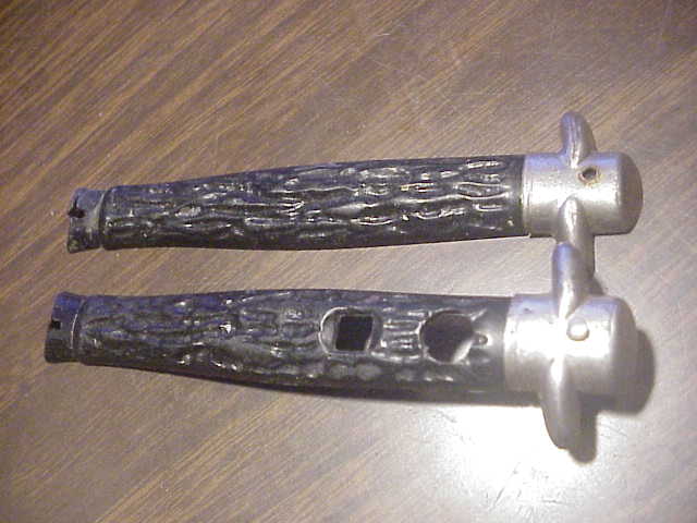 Replacement handles Colonial Shur Snap bowtie black jigged 1950s