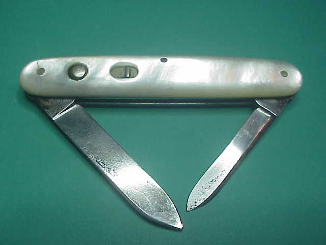 SHAPLEIGH HDW CO DE B19 Medium double MOP switchblade knife w etch